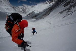 Un'immagine tratta da High Tension  il film, vincitore del premio Best film-mountain culture, che ricostruisce il drammatico evento occorso sull'Everest nella primavera del 2013 a Simone Moro, Ueli Steck e Jonathan Griffith (Photo courtesy of www.banff.it)