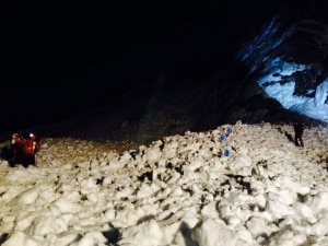 Photo of Valanga al Passo Maniva, soccorso alpino al lavoro di notte. Le immagini