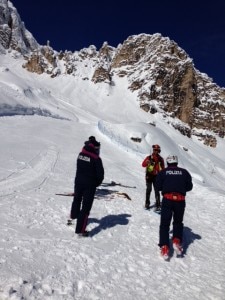 I soccorritori durante la bonifica della valanga scesa sulla pista Forcella rossa di Cortina (Photo courtesy of Cnsas Veneto)