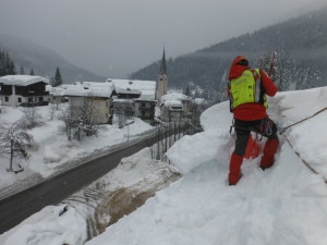 Tecnici del Cnsas al lavoro nella Val di Zoldo (Photo courtesy of Cnsas Veneto)