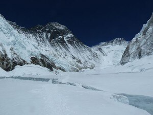 Everest, Colle Sud e Lhotse (Photo courtesy of Moving Mountains Trust/Wikimedia Commons)