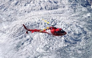 Elicottero dell'Air Zermatt in azione (Photo Hansueli Krapf courtesy of Wikimedia Commons)