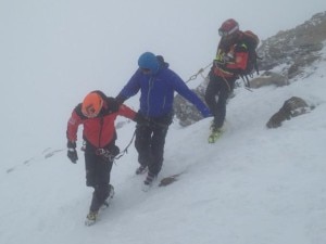 I tecnici del Sasl accompagnano il ferito (Photo Jacopo Compagnoni courtesy of Sasl)
