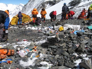 Spazzatura ai campi alti dell'Everest - Colle sud