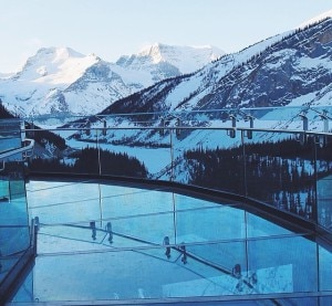 La piattaforma del Glacier Skywalk, tra le Montagne Rocciose del Canada (Photo courtesy of instagram.com/brewstercanada)
