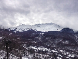 Monte Casarola ed Alpe di Succiso (Photo RadioVentasso e F. Aili courtesy of Wikimedia Commons)