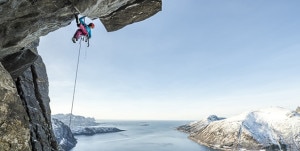 Ines Papert apre Finnmonster su Finnmannen, montagna dell'isola norvegese Senja (Photo Thomas Senf courtesy of ines-papert.de)