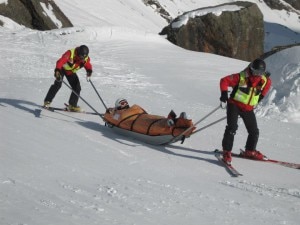 Soccorso in pista (Photo courtesy of Soccorso Alpino Dolomiti Bellunesi)