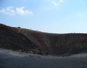 Uno dei crateri inattivi visitabili sull'Etna (Photo Leandro Neumann Ciuffo courtesy of Flickr/Wikimedia Commons)