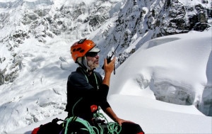 Alberto seduto sul vertiginoso Colle Sella (5440 m)