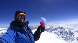 Denis Urubko in cima al Kangchenjunga (Photo Denis Urubko pagina facebook)