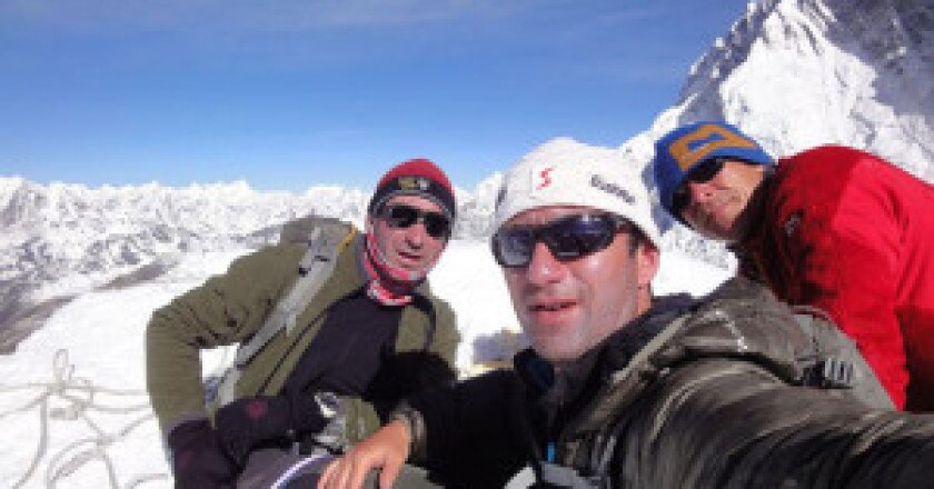 Justin-Ionescu-Horia-Colibasanu-e-Peter-Hamor-al-Lhotse-nel-2013-Photo-Horia-Colibasanu-www.barrabes.com_-300x169.jpg