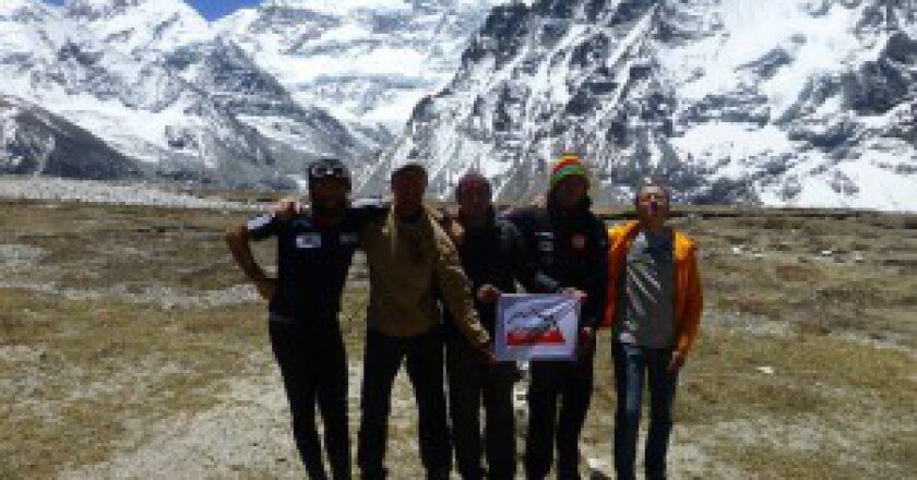 Kangchenjunga-Nord-alpinisti-al-campo-base-foto-Alex-Txikon-300x225.jpg
