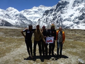 Kangchenjunga Nord - alpinisti al campo base (foto Alex Txikon)