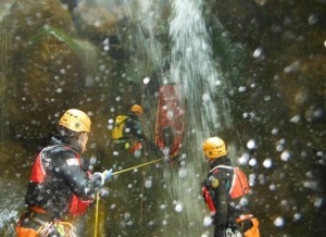 La verifica dei soccorritori in forra a Clusone (Photo courtesy of Sasl/Cnsas Lombardia)