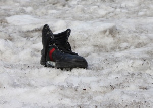 Il corretto equipaggiamento è una delle regole fondamentali per poter frequentare la montagna (Photo Amanda Gaines courtesy of Flickr)