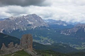 Cortina d'Ampezzo circondata dal Monte Cristallo e dalle Cinque Torri (Photo Christian Pellegrin courtesy of Flickr)