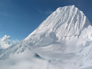 Alpamayo (Photo Brad Mering - wikipedia)