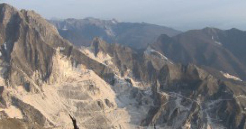 Carrara_-_Cave_di_marmo-300x143.jpg