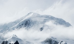 Dôme_du_Goûter_depuis_la_gare_des_glaciers-300x181.jpg