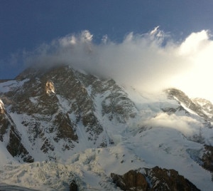 Il Broad Peak sotto le nuvole