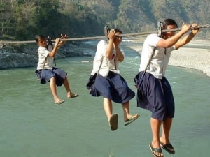 Students use rope to cross a river to go their concerned schools in mountainous region. Image: sanaatansanskriti.blogspot.com