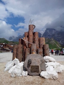 Il monumento intitolato a Gino Bartali sul Passo Rolle (Photo courtesy of Ingrid Sharon Piccolini)
