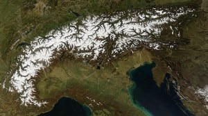 Alpi innevate viste dal satellite (Photo courtesy of Wikipedia.org)