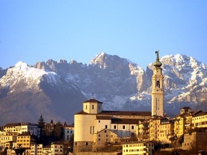 La città di Belluno e il gruppo della Schiara (Photo Evelina Reolon courtesy of Seval on Wikimedia Commons)