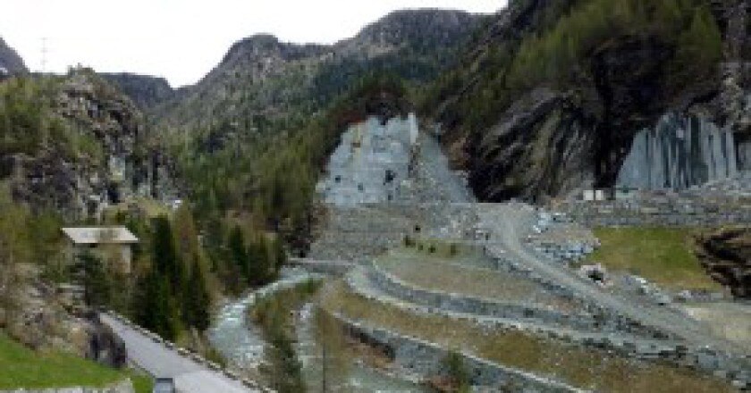 Cava-in-Valmalenco-località-Valbrutta-Photo-Matteo-Crottogini-300x224.jpg