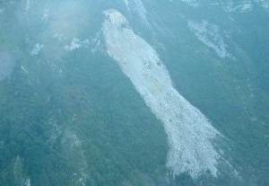 La frana staccatasi ieri fotografata dall'elicottero dei Vigili del Fuoco (Photo courtesy of Vigili del Fuoco di Treviso)