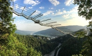 Skybridge, il ponte sospeso più lungo del mondo aperto poche settimane fa a Sochi (Photo courtesy of Skypark AJ Hackett Sochi Facebook Official Page)