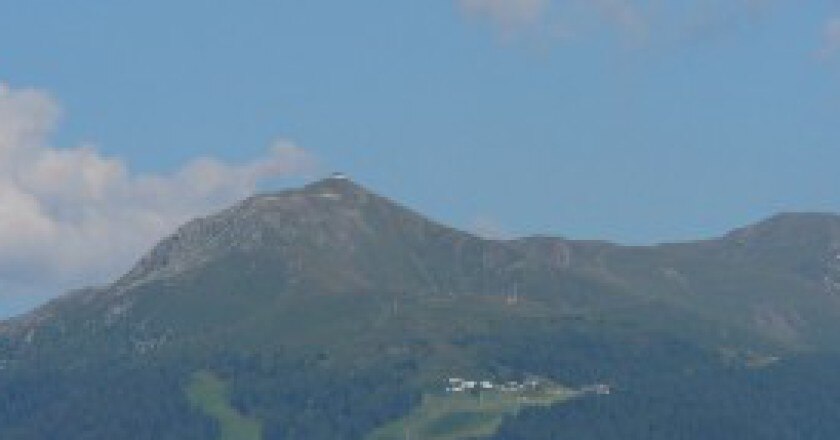 1200px-Monte_Elmo2-300x143.jpg