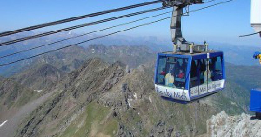 800px-Telepherique_pic_du_midi_de_bigirre-300x223.jpg