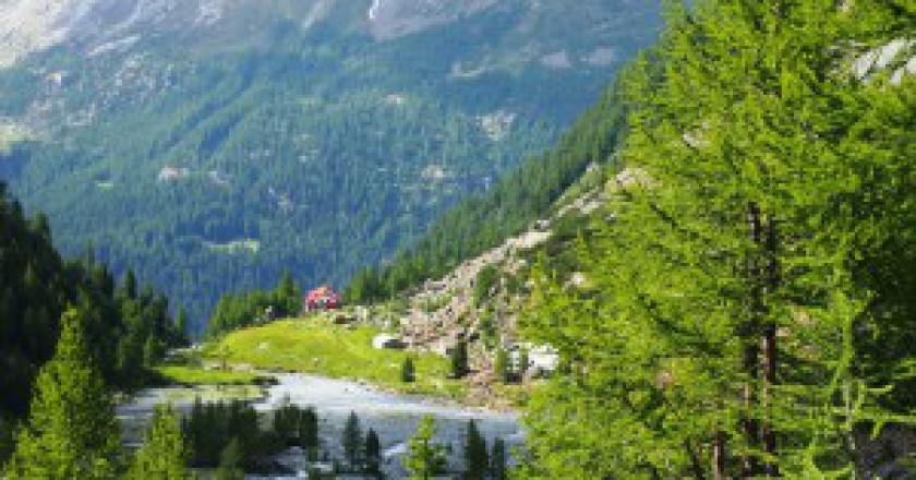 Laggiu-rifugio-Porro-Valmalenco-Giacomo-Perucchini-300x225.jpg