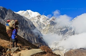 porter_resting_solukhumbu_nepal_sjpg3445-300x195.jpg