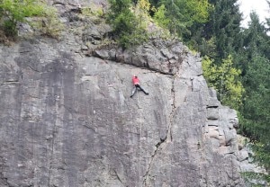 Photo of Roccia si stacca durante l’arrampicata, climber ferita