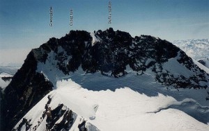 La caduta si è verificata sulla cresta che collega Punta Dufour (Dufourspitze) con Ostspitze (Photo courtesy of Herzi Pinki on Wikimedia Commons)