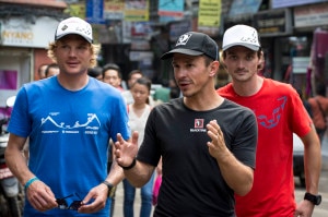 Benedikt Böhm, Sebastian Haag e Andrea Zambaldi in una foto scattata a Kathmandu (Photo Expedition Double 8)