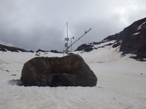 La stazione del Dosdè sul masso erratico (Photo Mattia Ortelli)