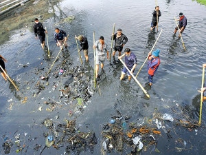 People taking part at the campaign. Image: Google search.