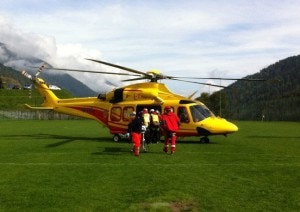 Elicottero del 118 e Soccorso Alpino durante un intervento (Photo courtesy of Soccorso Alpino Trentino)