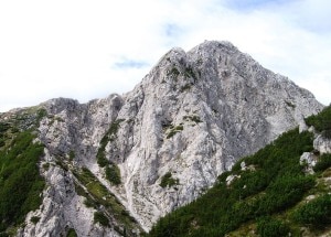 Photo of Friuli, escursionista muore sullo Jôf di Miezegnot