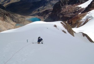 Rilevazioni sul ghiacciaio dello Yanamaray (Photo courtesy of Autoridad Nacional del Agua - Perù)