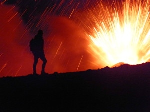 Fuochi d artificio sull Etna ( Giosue Milioto)