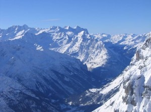 La valle del Canton Berna in cui sono stati ritrovati i resti dell'alpinista (Photo courtesy of Wikimedia Commons)