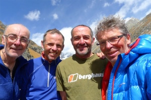 Il team britannico che ha tentato la prima salita sul Hagshu. Da sinistra:  Steve Burns, Ian Cartwright, Paul Ramsden e Mick Fowler (Photo courtesy of Berghaus.com)