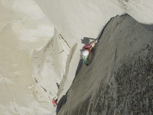  Mayan Smith-Gobat, in alto, e Libby Sauter, in basso, durante la salita record sul Nose (Photo Chris Alstrin courtesy of Adidas Outdoor-Pagina Facebook)