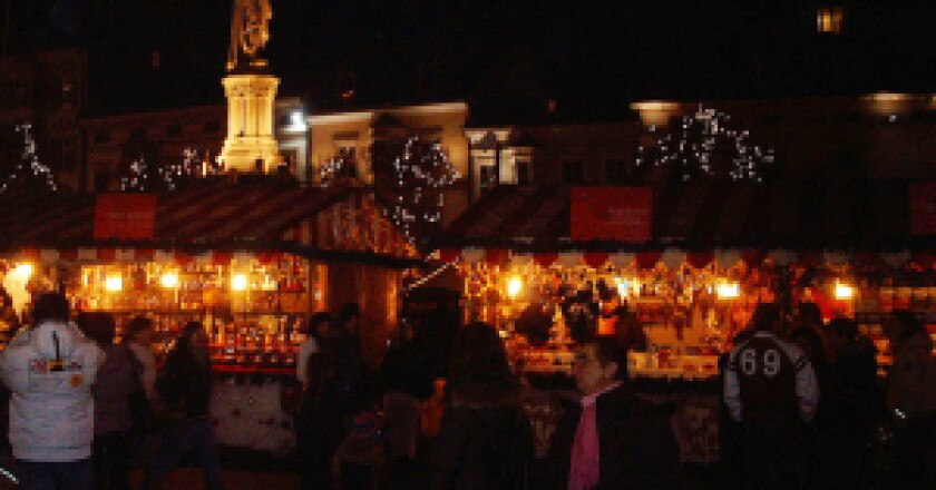 1280px-Christkindlmarkt_Bozen_02-300x225.jpg