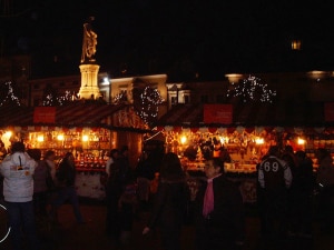 Mercatino di Natale a Bolzano (Photo courtesy of Wikimedia Commons)